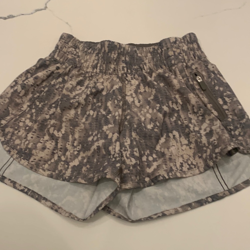 New no tags lululemon women short